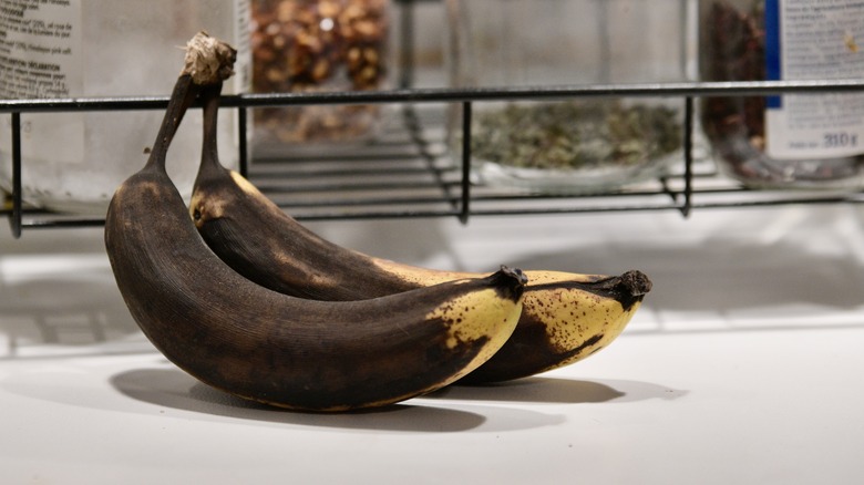 bananas turning black