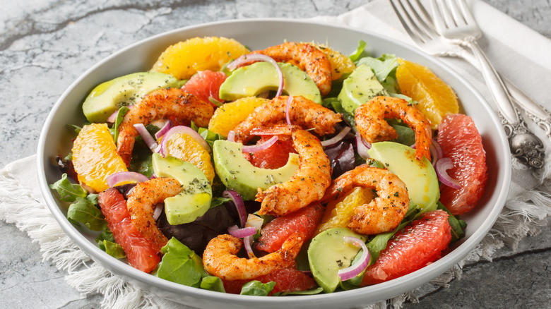 Salad with shrimp, avocado, and grapefruit.