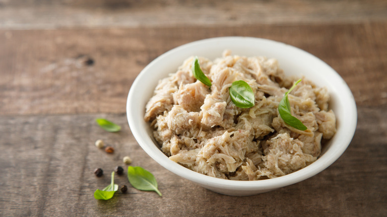 Canned chicken in bowl.