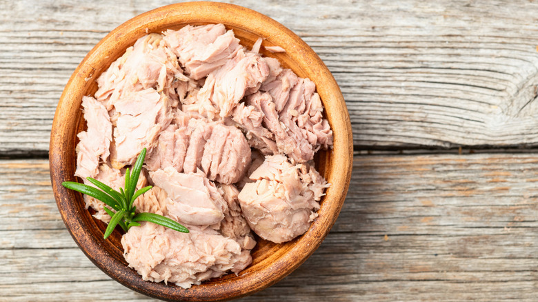 Canned tuna in bowl