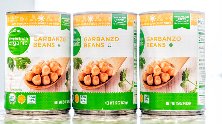 Garbanzo beans can tin canned preserve by Kroger private label product of chickpeas