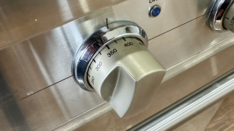 closeup of oven temperature dial set to 375 degrees Fahrenheit