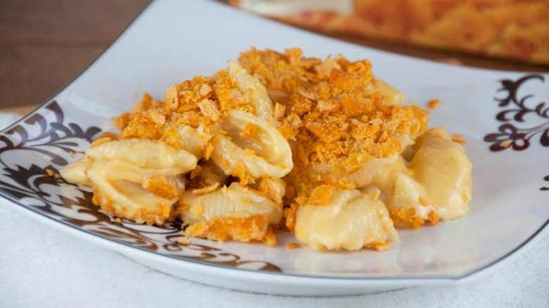 Mac and cheese topped with crushed Cheez-Its