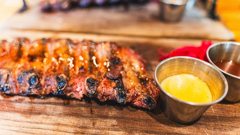 BBQ ribs served with golden sauce