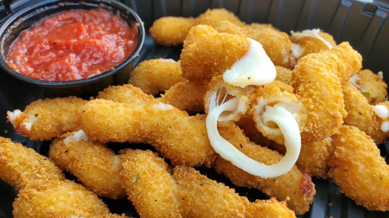 Red Robin Cheesy Mozzarella Twists with marinara sauce