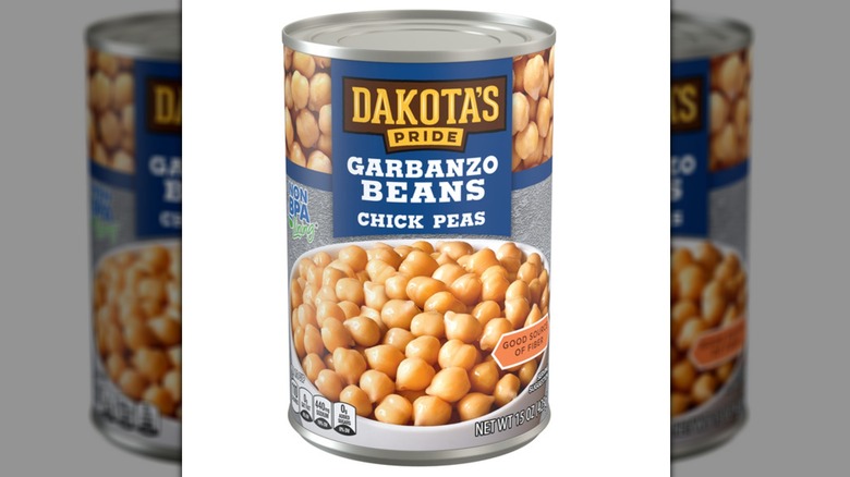 Can of Dakota's Pride Garbanzo Beans on a white background.