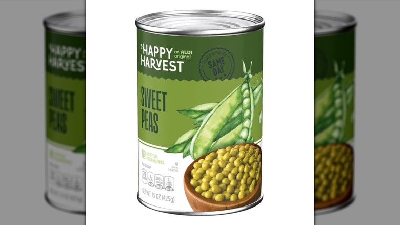 Can of Happy Harvest Sweet Peas on a white background.
