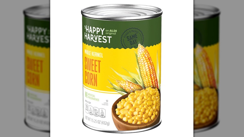 Can of Happy Harvest White Kernel Sweet Corn on a white background.