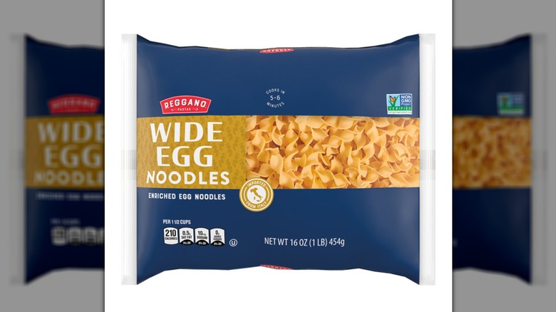 Bag of Reggano Wide Egg Noodles on a white background.