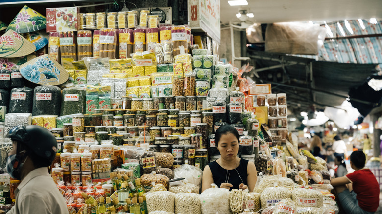 Vietnamese street market