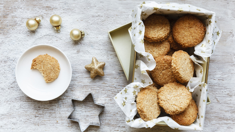 Crispy cookies in a box with star paper next to cookie on plate