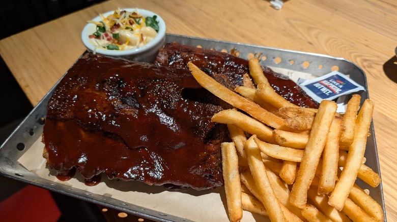 Silver metal tray of Chili's full rack of ribs, fries, and mac and cheese