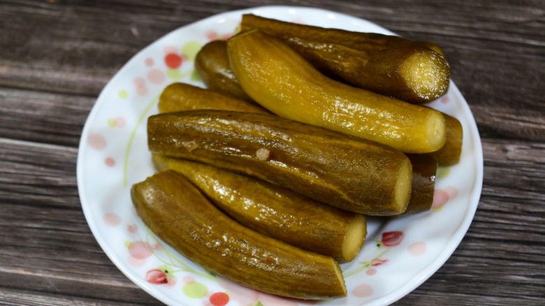 a plate full of pickles