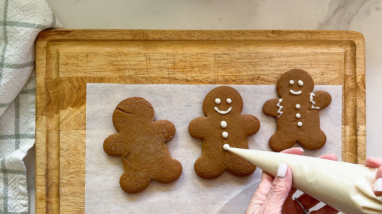 Piping bag decorating gingerbread cookies