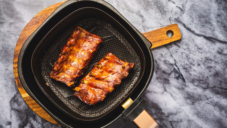 Juicy spare ribs in an air fryer.