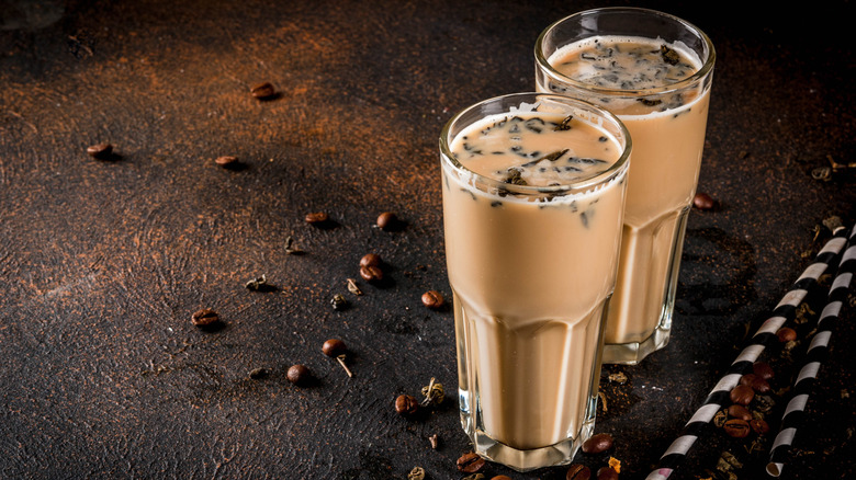 Two glasses of Yuenyueng coffee made with coffee and tea
