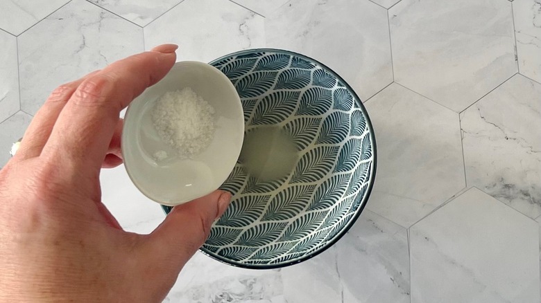 adding seasoning to vinegar