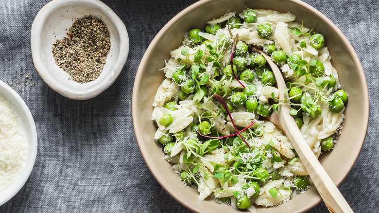 Orzo with peas in bowl
