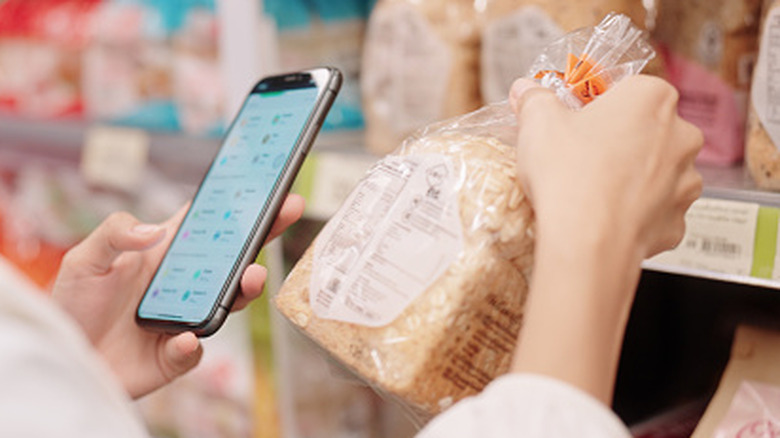 Mobile app in grocery store