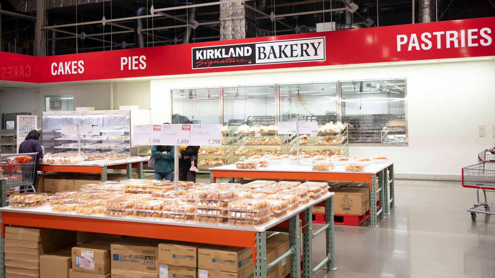 Even Self-Declared Cheesecake Snobs Love This Costco Bakery Dessert