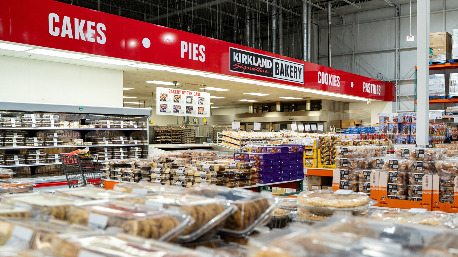 Costco Shoppers Say This Online-Only Dessert Combo Pack Makes An Excellent Gift