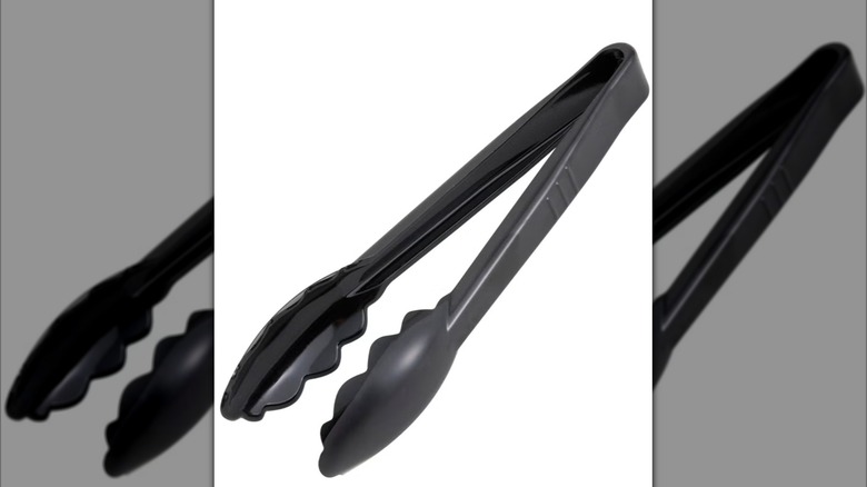 Plastic tongs