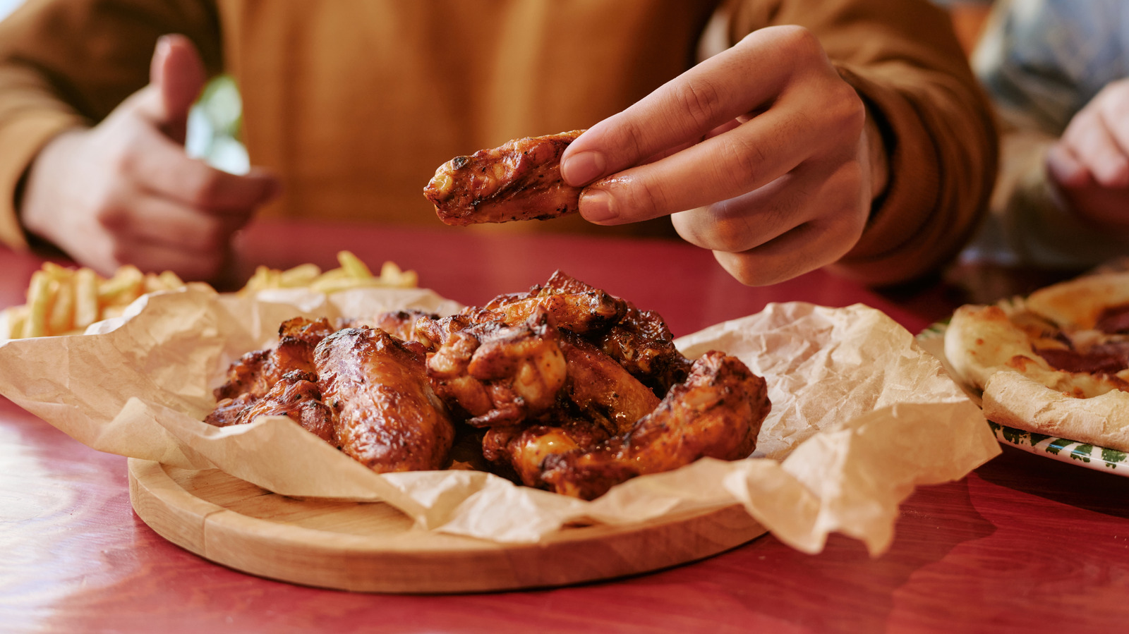Publix Vs Costco Prepared Deli Wings — Which Is The Better Value?