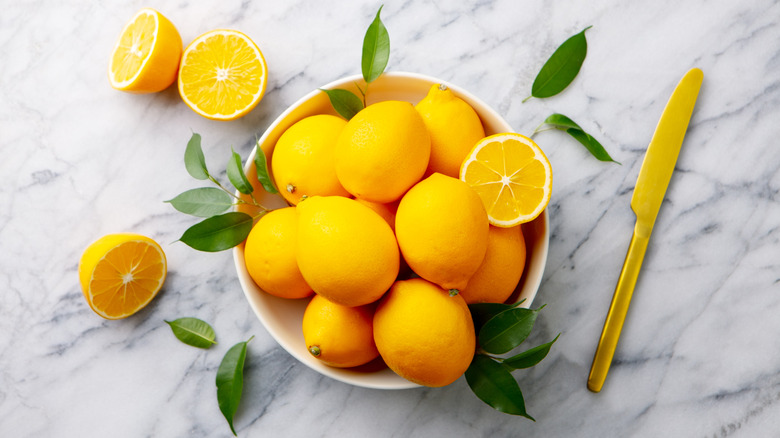 Bowl of lemons
