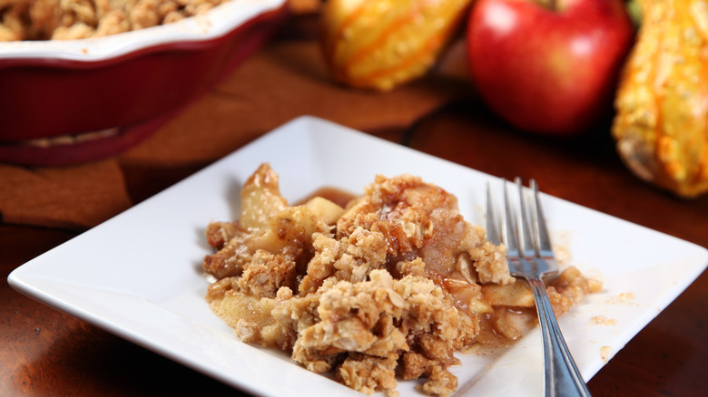 Plate with apple pie crumble