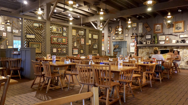 Cracker Barrel dining room