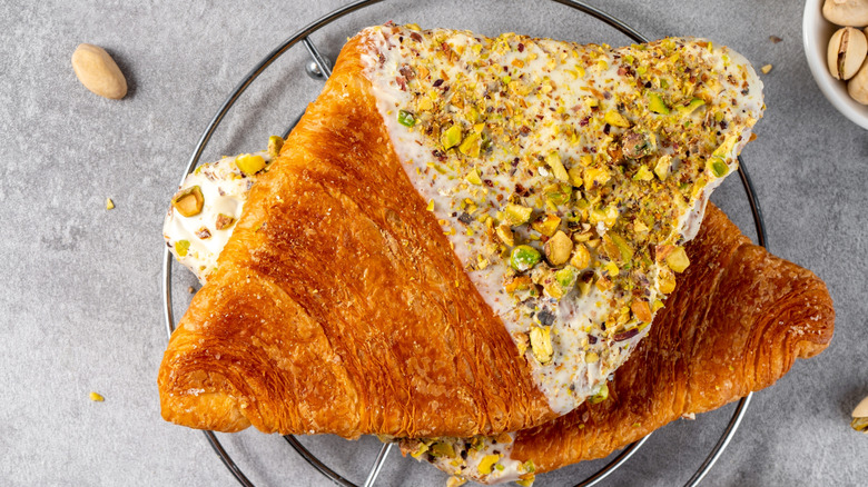 Flat croissant with pistachio topping