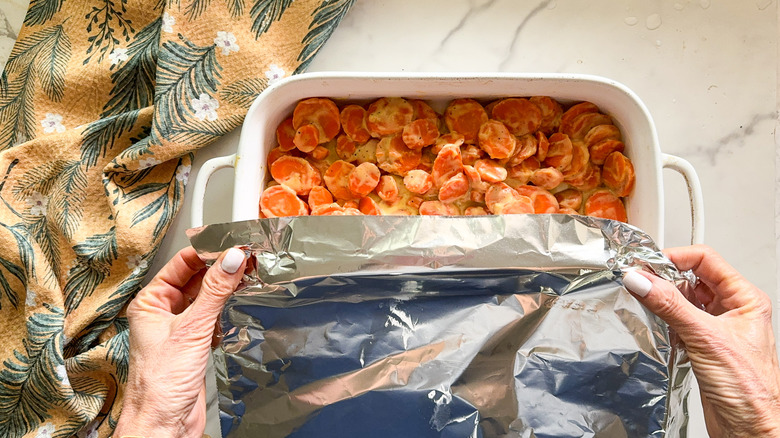 covering pan with foil