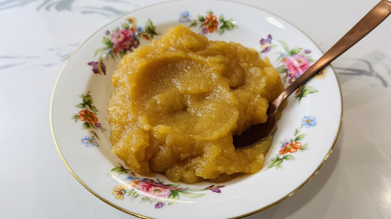 Applesauce in a serving dish