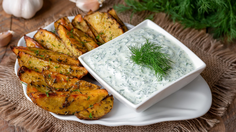 Potato wedges with dipping sauce