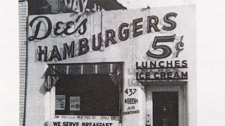 storefront of Dee's Drive-In