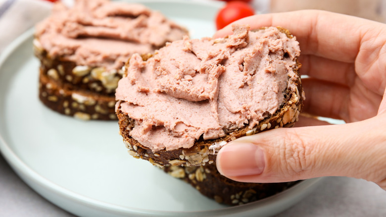 Liverwurst on wheat bread