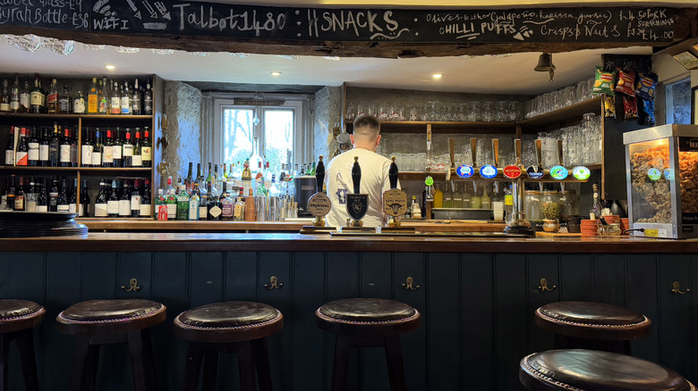 traditional English pub