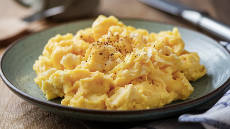 Fluffy American-style scrambled eggs softly folded with butter and cream, finished with cracked pepper for a comforting breakfast classic ideal for brunch and cafe menu searche
