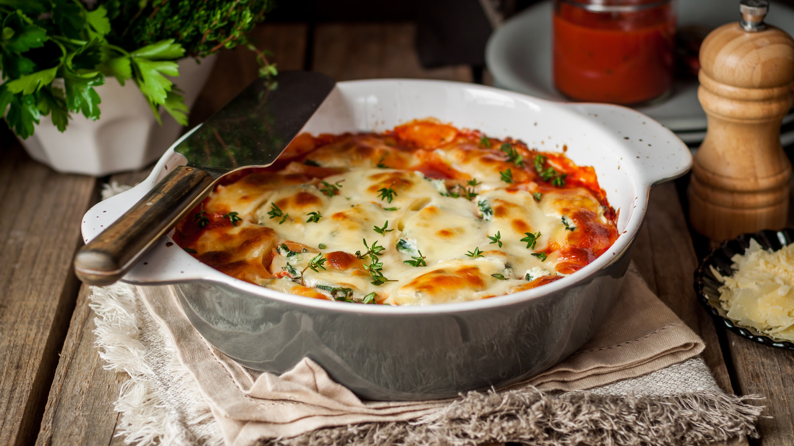 Ditch The Pasta Sheets — Make Lasagna With Cabbage For A More ...