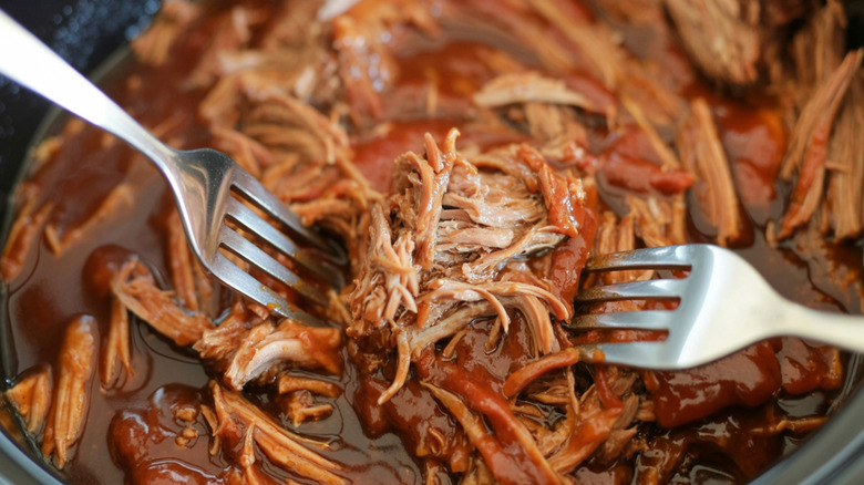Pulled pork in slow cooker