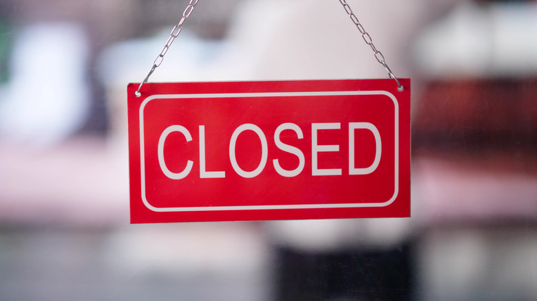 A big red side that says "closed" in all capital letters.