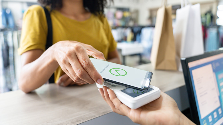 A person paying with Apple Pay