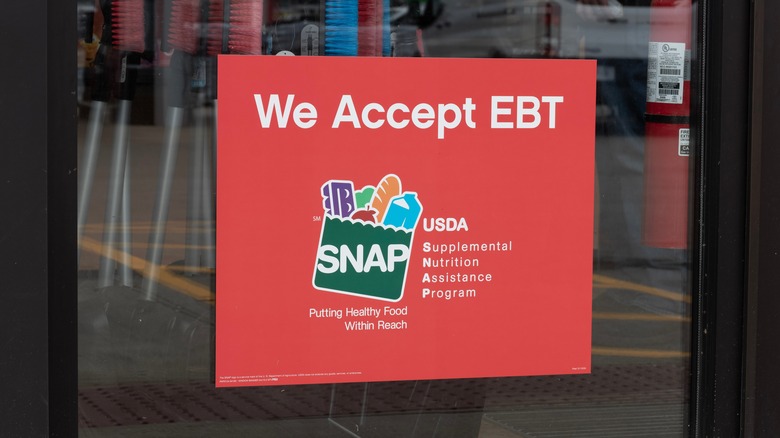 A sign saying that a store accepts EBT cards