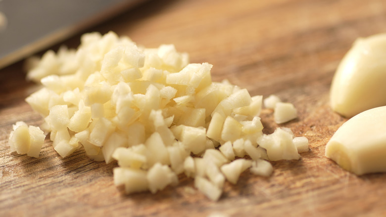 Chopped garlic