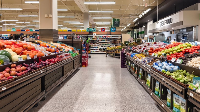 Produce aisle of a Publix store