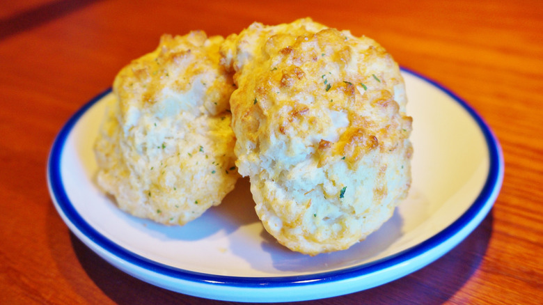 Plate of Cheddar Bay biscuits