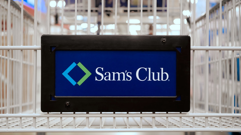 Sam's club sign on a shopping cart