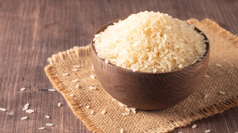 uncooked white rice in bowl