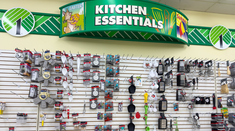 exterior of a dollar tree store