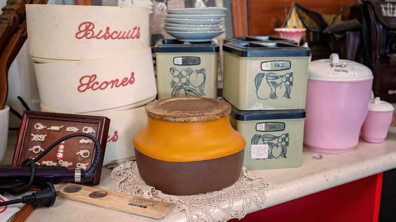 Assorted vintage baking containers at a thrift store